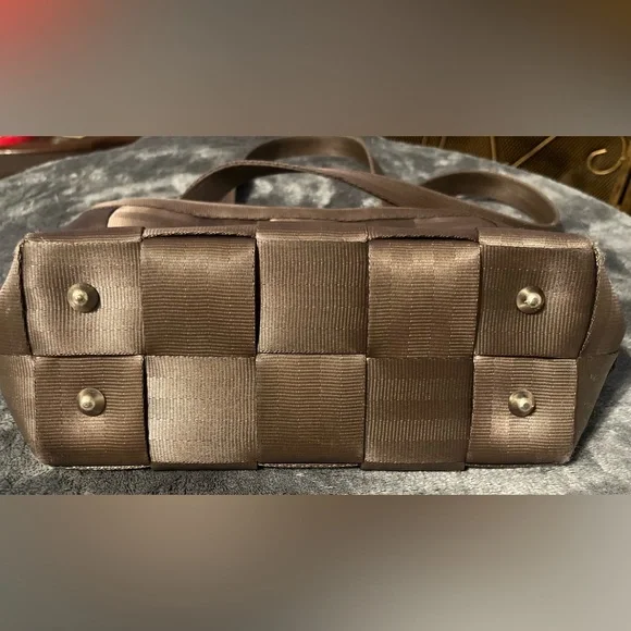 Harvey’s Seatbelt Bag Medium Sized Chocolate Woven Tote - Picture 4 of 15